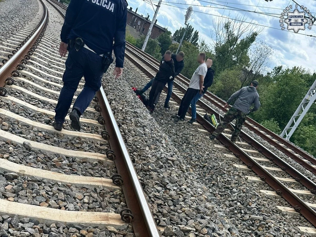 Złapani na gorącym uczynku! Niszczyli trakcję kolejową w Chorzowie – grozi im więzienie