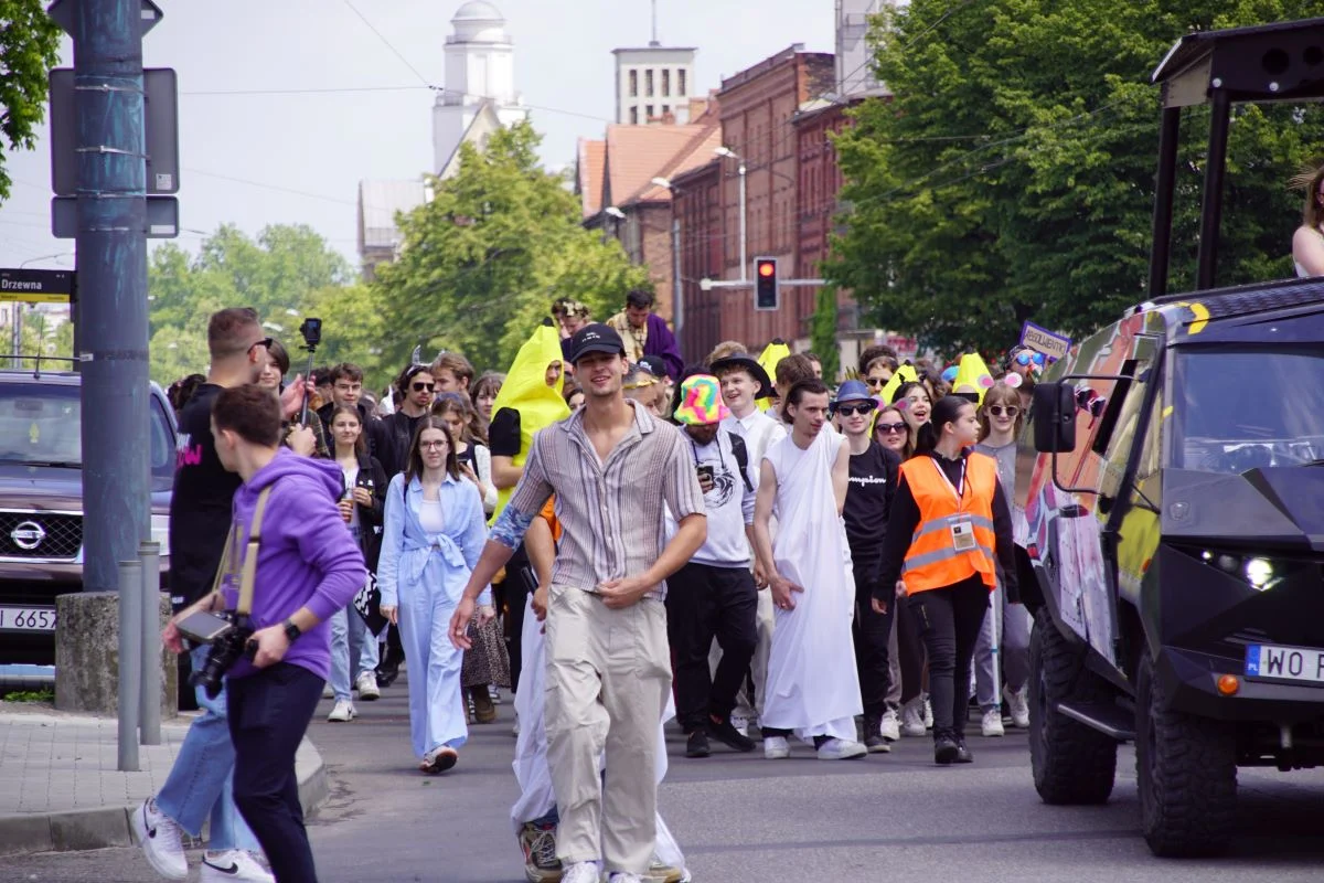 Studenci przejęli klucze do miasta! Ulicami Katowic przeszedł Wielki Korowód Studencki!