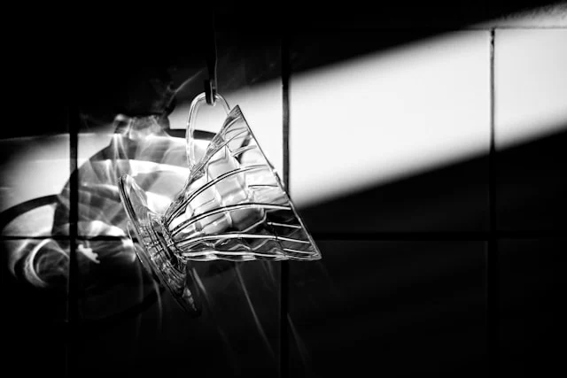 Pasta polerska do szkła – jak przywrócić blask szklanym powierzchniom