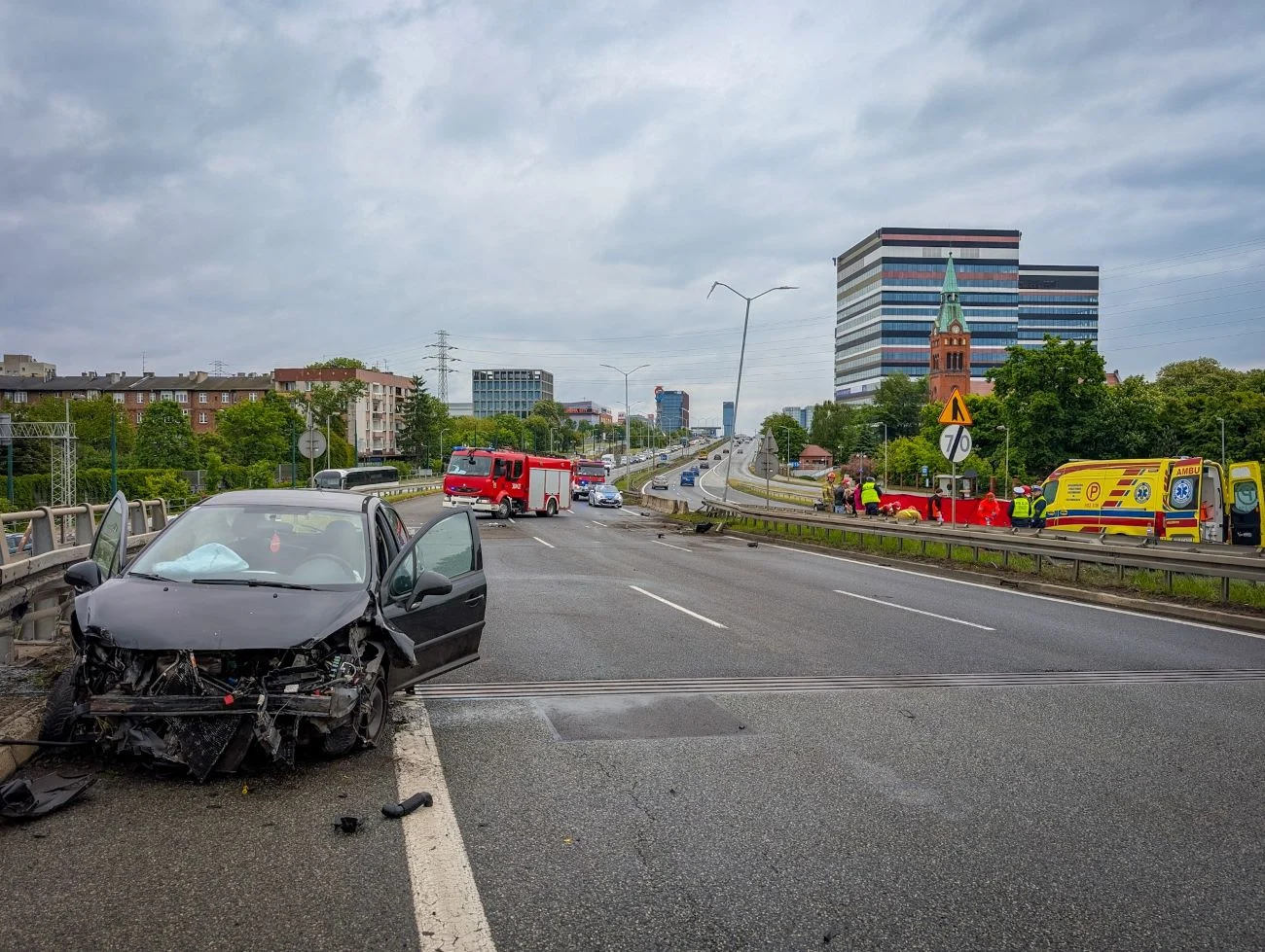 Poważny wypadek na DTŚ. Jedna osoba wypadła z pojazdu - ku przestrodze! [ZDJĘCIA]