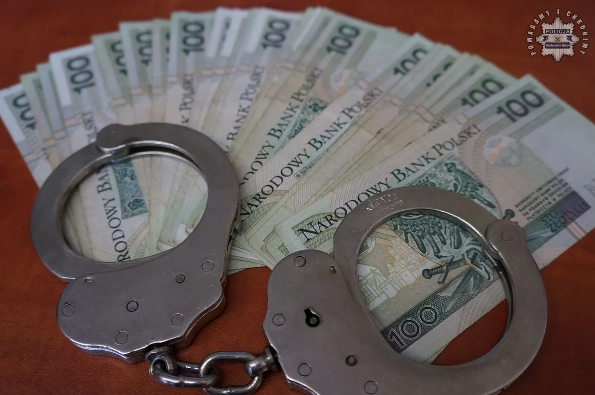 Mężczyzna proponował łapówkę policjantom, by uniknąć więzienia