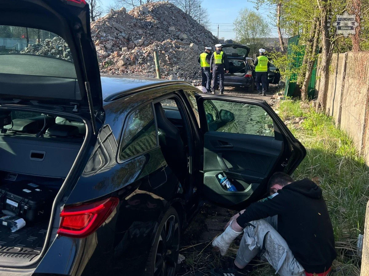 Pościg na autostradzie A1. Ucieczka przed policją zakończona kolizją.