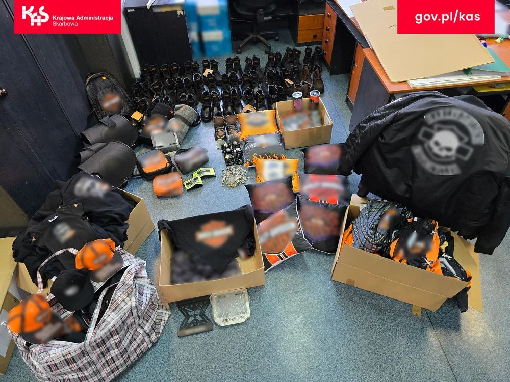 Śląska KAS zatrzymuje podrabiane towary o wartości 70 tys. zł w Częstochowie