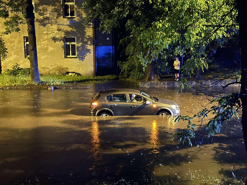 Silny wiatr i ulewy nad Rudą Śląską. Strażacy interweniowali 13 razy [FOTO]