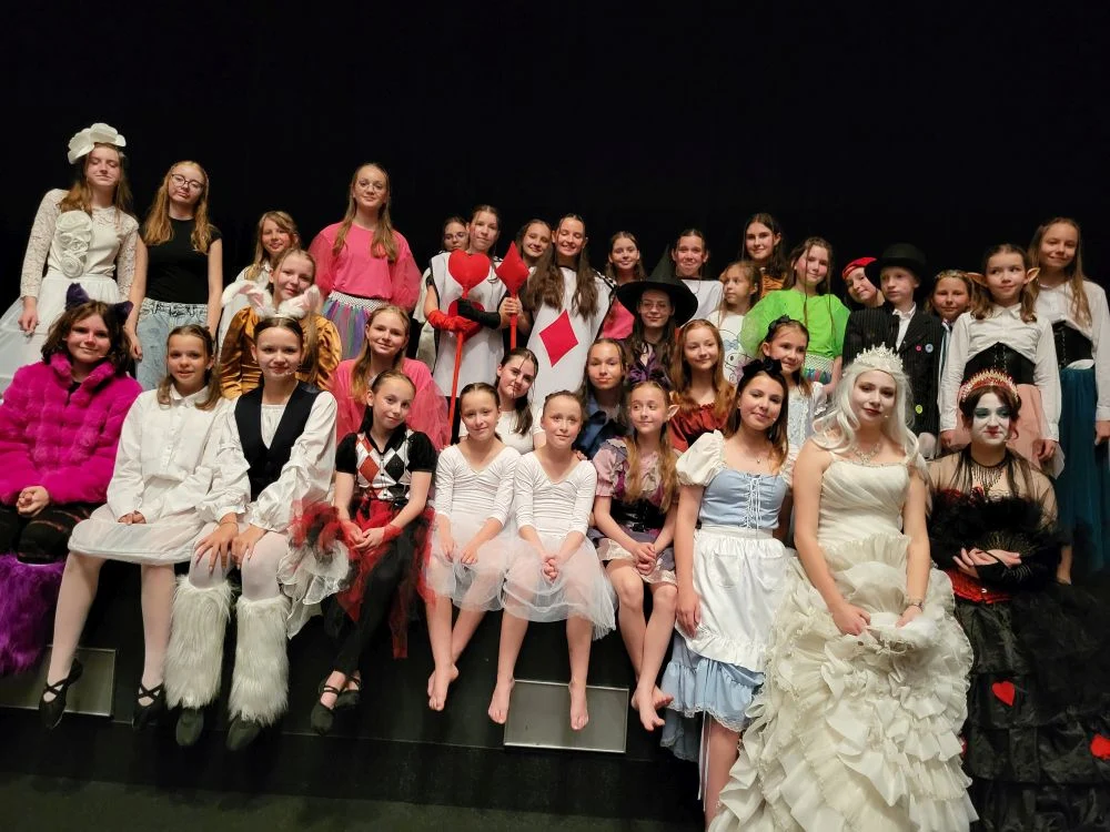 Pomaganie przez oglądanie – za nami charytatywny spektakl dla Lilki!