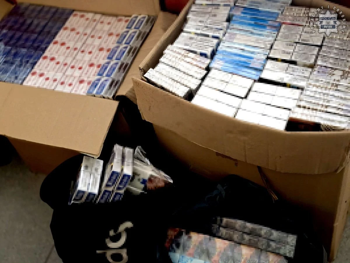 Gigantyczna liczba nielegalnych papierosów na targowisku. 42-latka zatrzymana