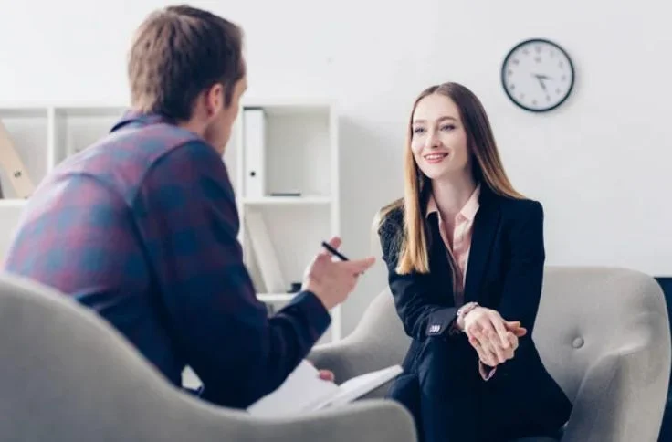 Jak przekształcić rozmowę końcową w strategiczną szansę