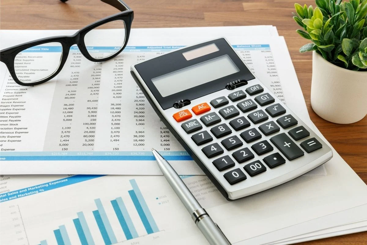 Kredyt hipoteczny z pośrednikiem finansowym – czy to się opłaca?