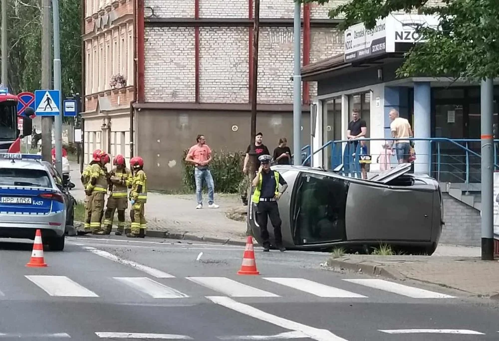 Kolizja na skrzyżowaniu ulic 1 Maja i Teatralnej w Wirku