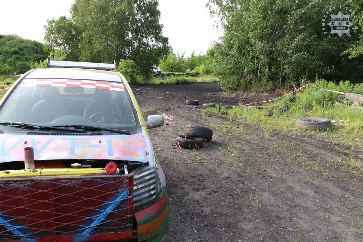 Wypadek na Wrak Race w Gliwicach. Oderwane koło pojazdu uderzyło w uczestniczkę