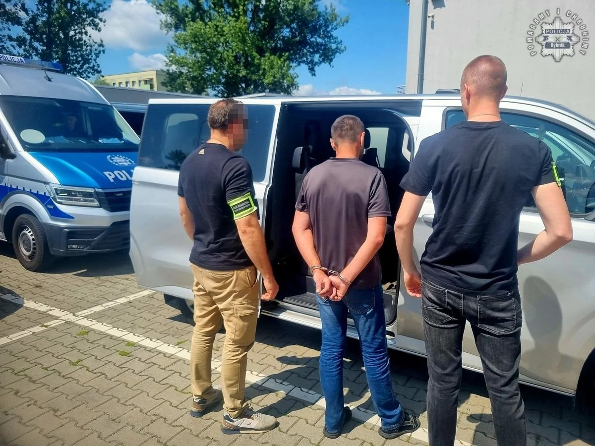 Pijany kierowca z zakazem i 4 promilami zatrzymany w centrum Rybnika