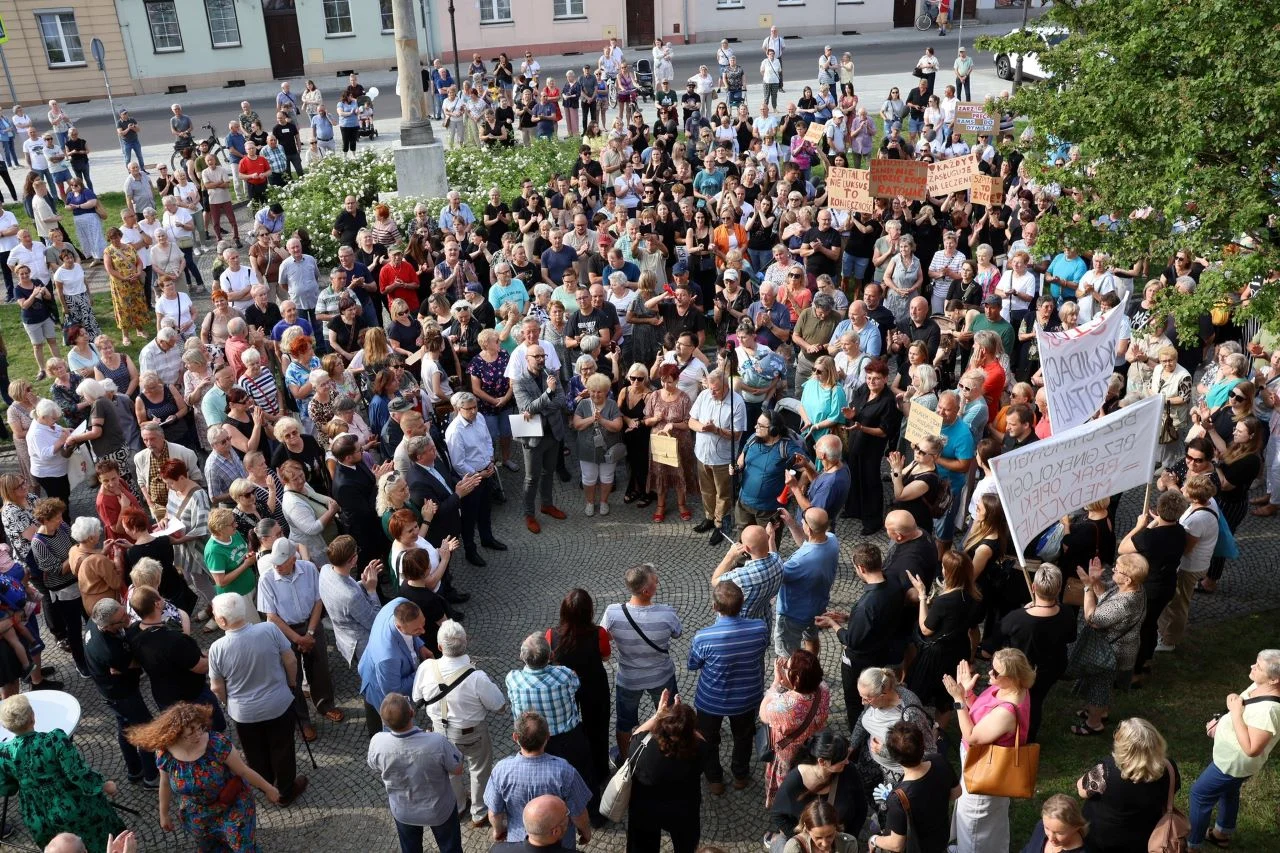 Pyskowice walczą o szpital. Mieszkańcy, lekarze i samorządowcy mówią stanowcze "NIE"