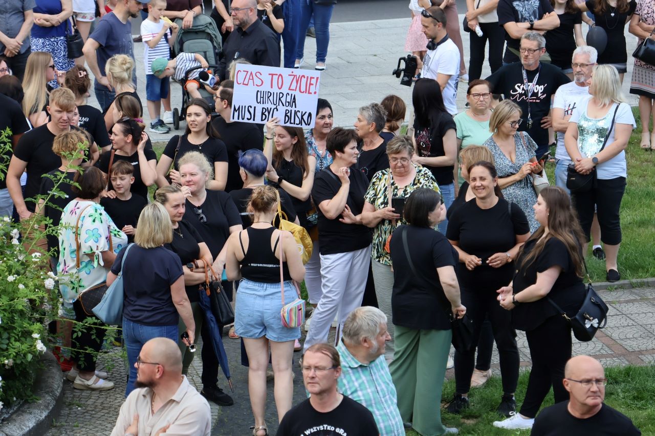 Pyskowice walczą o szpital. Mieszkańcy, lekarze i samorządowcy mówią stanowcze "NIE"
