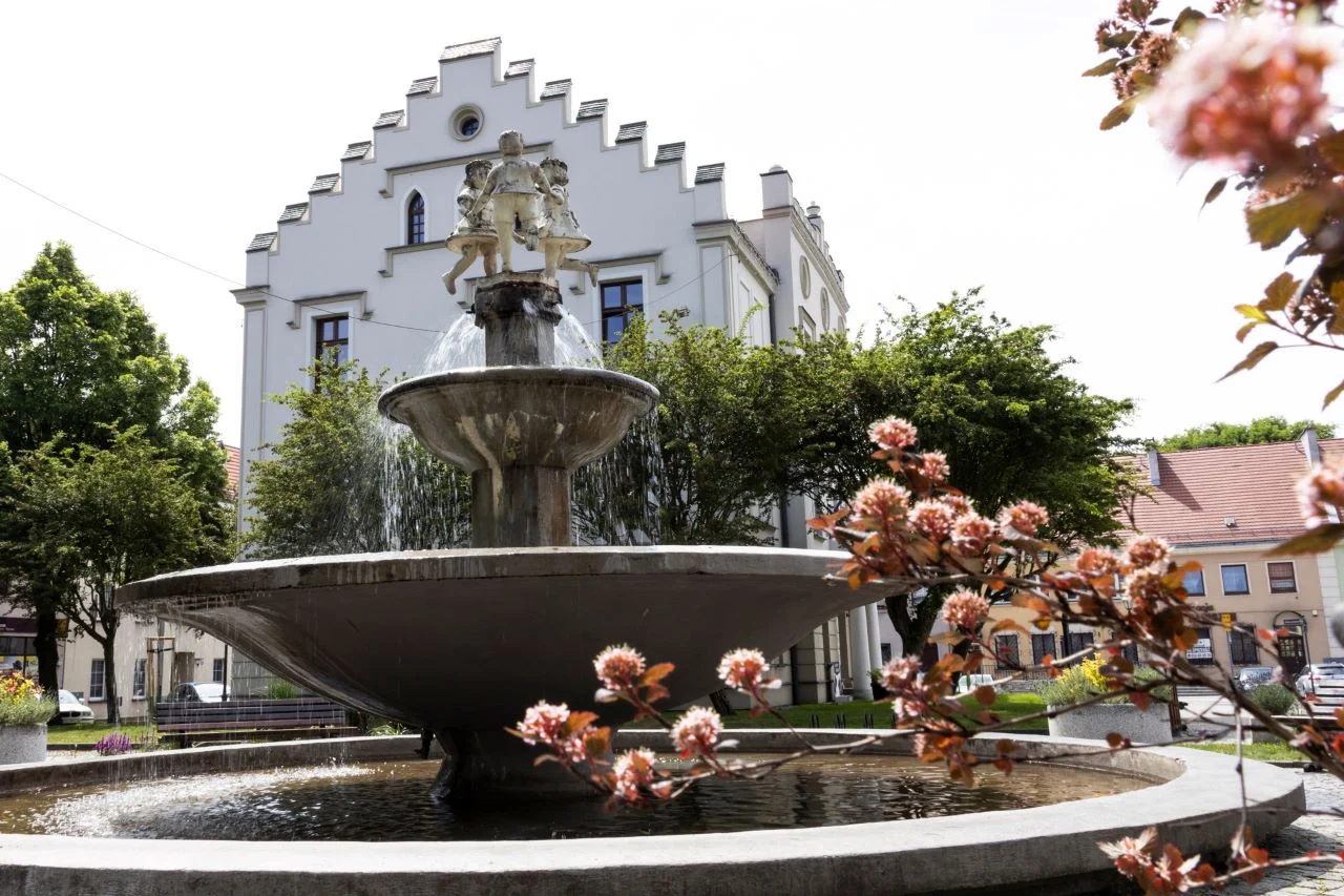 Zabytkowa fontanna na Rynku przejdzie renowację – umowa podpisana!