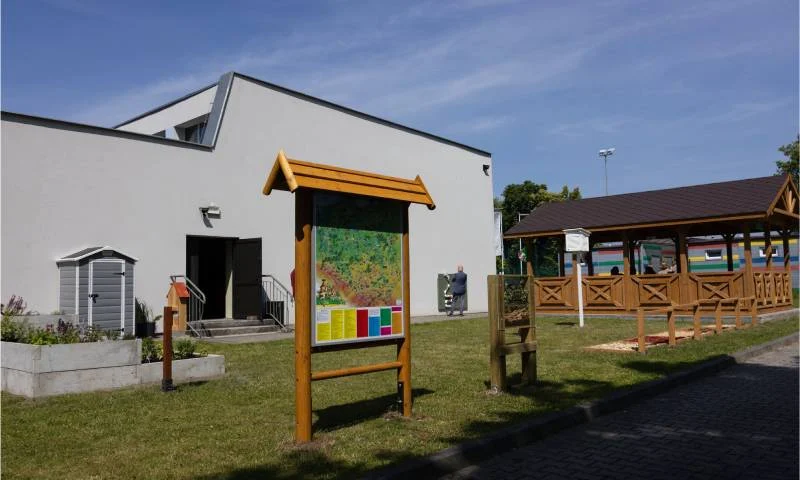 Szkoła Podstawowa nr 6 stawia na ekologię! Otwarto "Ekopracownię pod chmurką"