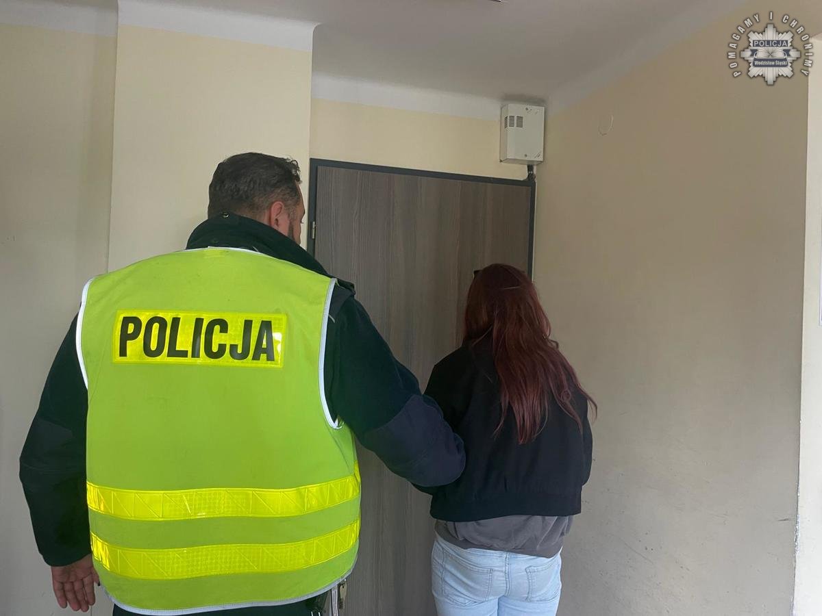 Zlekceważył sądowy zakaz i został zatrzymany. Jednak za kraty trafiła jego znajoma