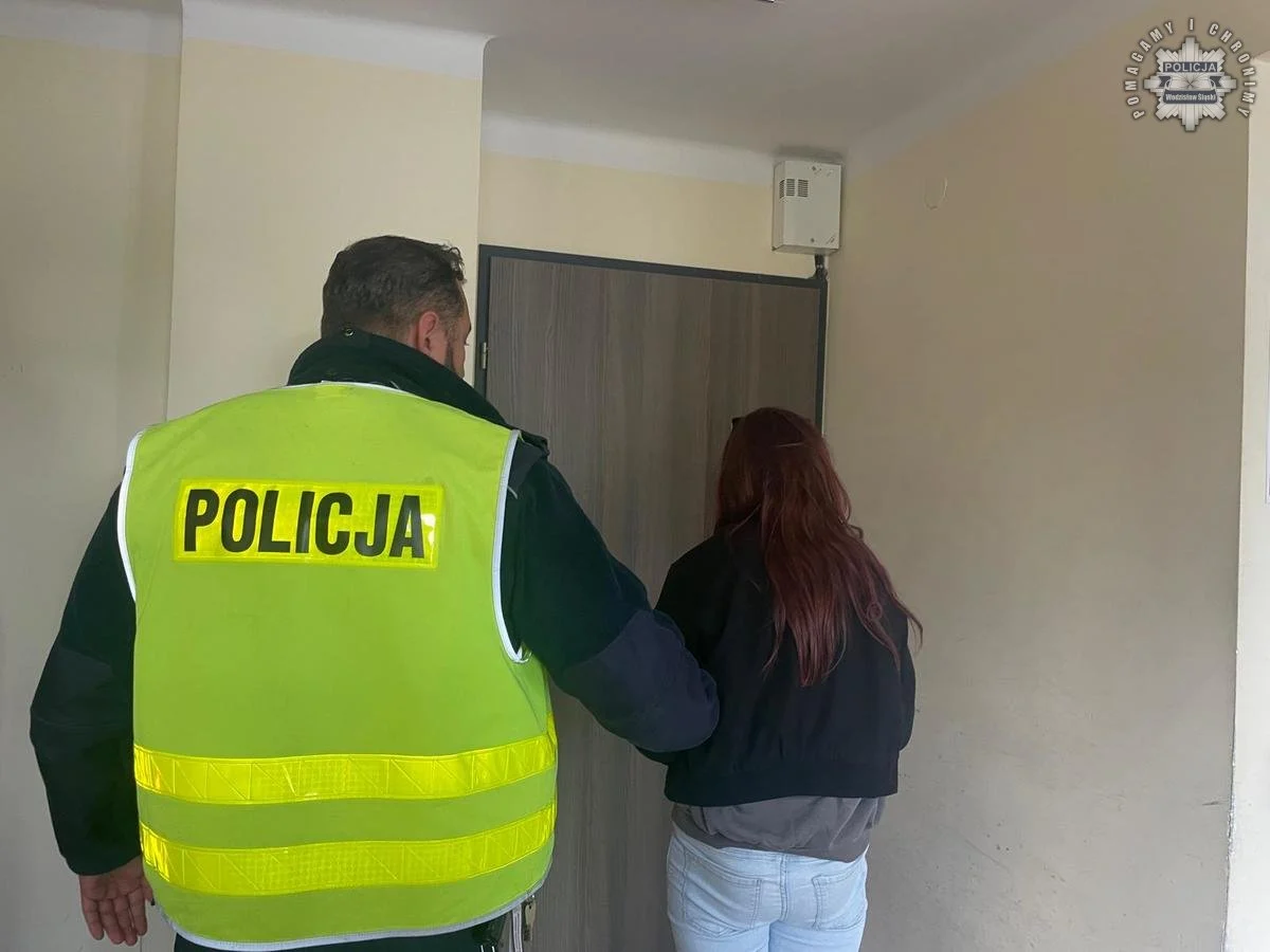 Zlekceważył sądowy zakaz i został zatrzymany. Jednak za kraty trafiła jego znajoma