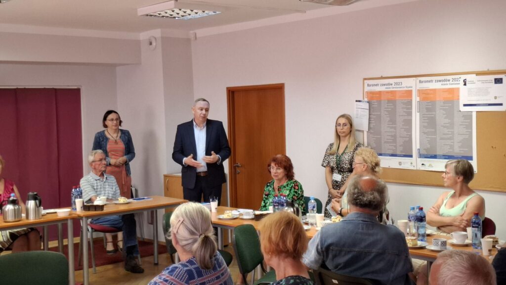 Cyberbezpieczeństwo i aktywizacja seniorów – szkolenie w Powiatowym Urzędzie Pracy