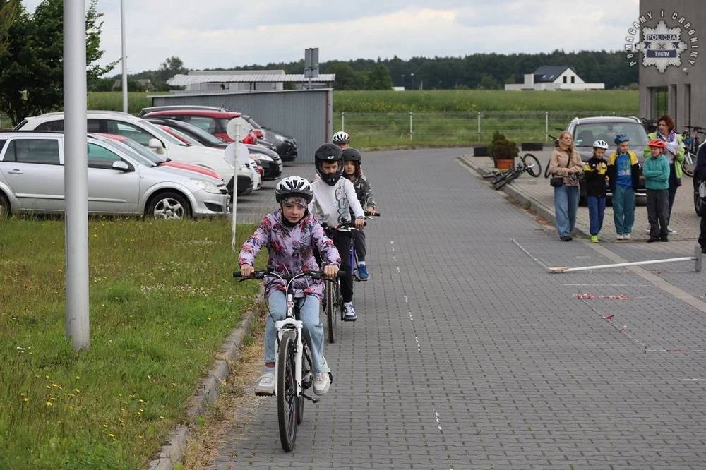 Uczniowie SP nr 24 w Tychach zdobyli swoje pierwsze karty rowerowe