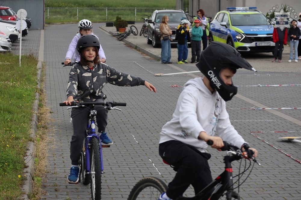 Uczniowie SP nr 24 w Tychach zdobyli swoje pierwsze karty rowerowe
