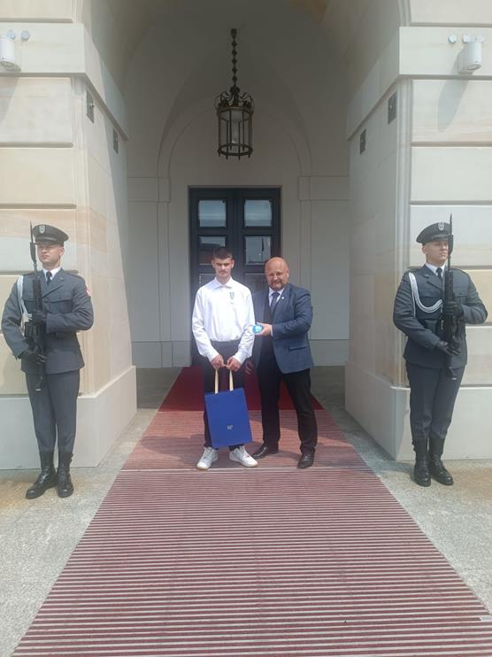 Piotr Radoń z Orzesza odznaczony medalem / fot. UM Orzesze