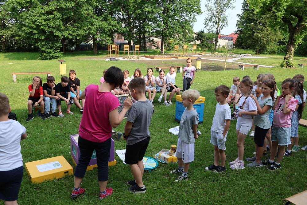 Warsztaty pszczelarskie w Szkole Podstawowej nr 2 im. Stanisława Moniuszki / fot. UM Orzesze