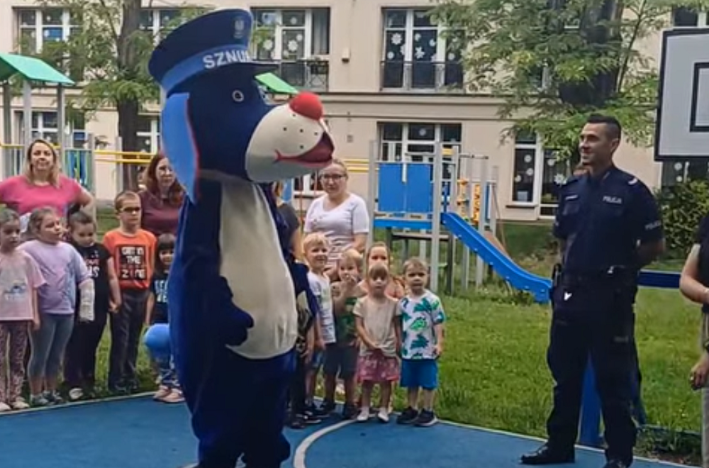 Wakacje pod kontrolą – dzielnicowy uczył dzieci, jak unikać zagrożeń