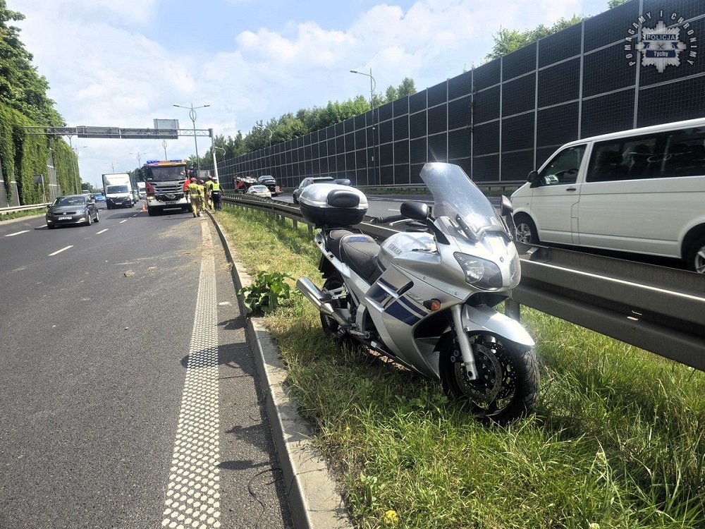 Motocyklista pod wpływem alkoholu uderzył w bariery – trafił do szpitala