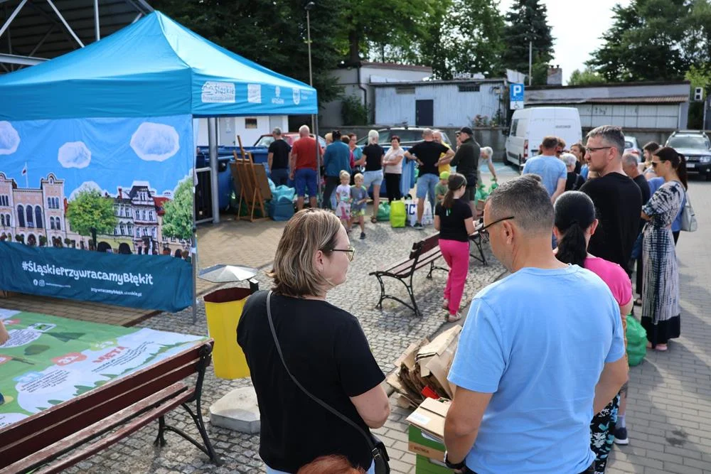 Targowisko w Orzeszu zamieniło odpady na sadzonki. Akcja znowu przyciągnęła tłumy