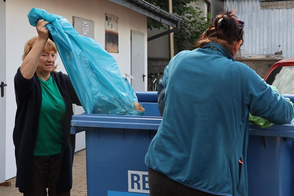 Targowisko w Orzeszu zamieniło odpady na sadzonki. Akcja znowu przyciągnęła tłumy