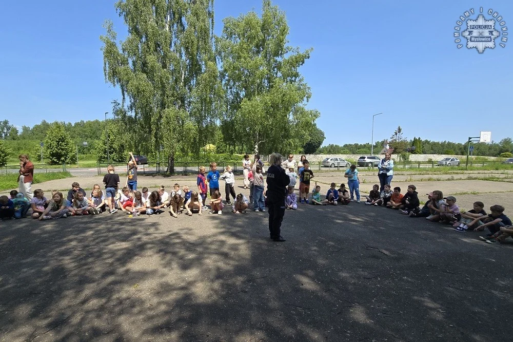 Policjanci odwiedzili szkoły – rozmawiali o bezpieczeństwie przed wakacjami