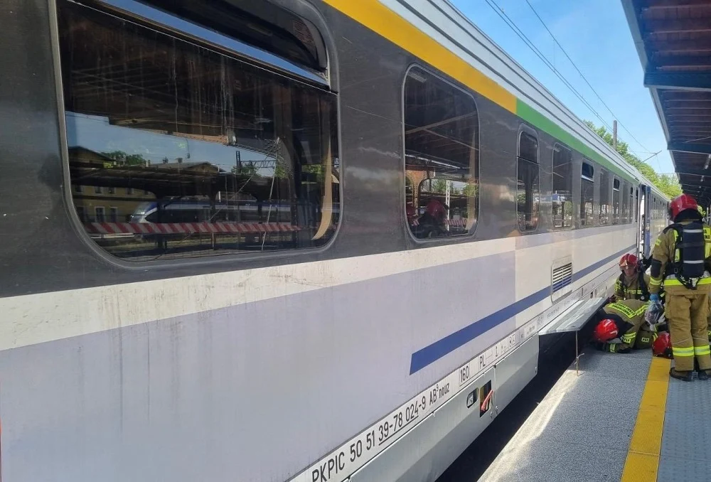 Ewakuacja na dworcu PKP w Mysłowicach – zadymienie w pociągu