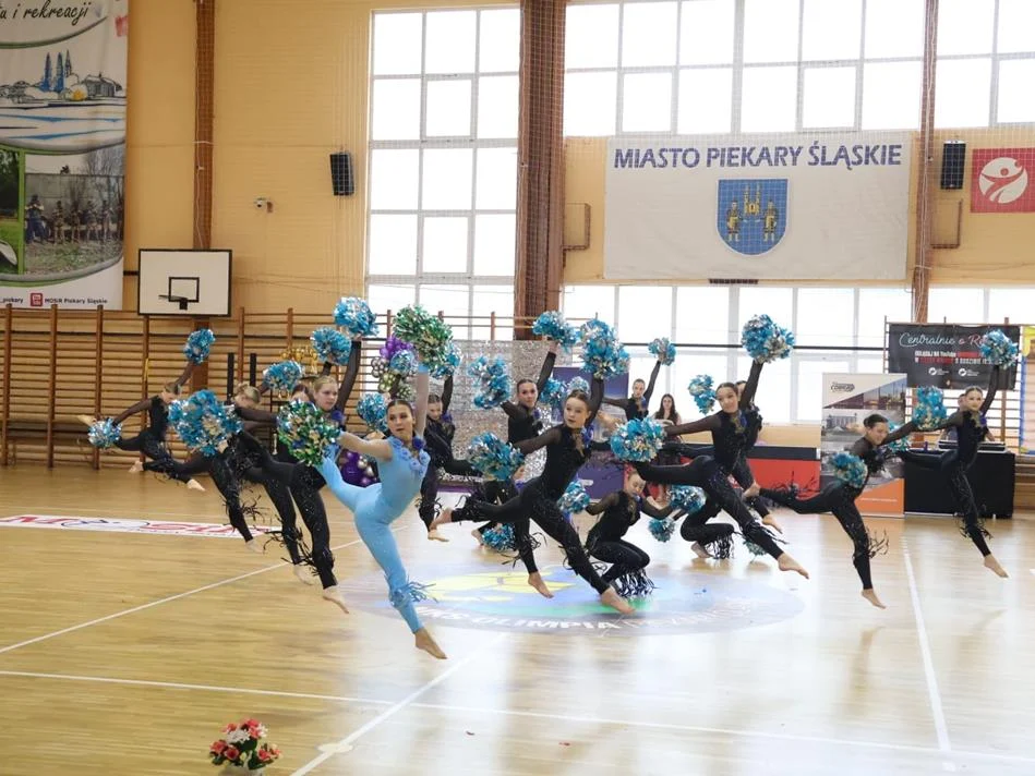 Pokazy mażoretek i zbiórka na Mistrzostwa Europy – Azaria w centrum uwagi