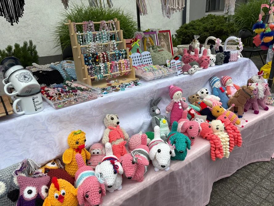 „Z serca regionu” – lokalny kiermasz rękodzieła przyciągnął mieszkańców