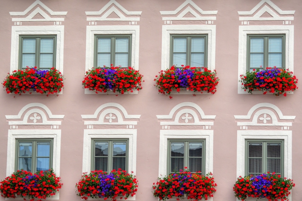 Wiosenna metamorfoza wnętrz – jak dobrać idealne rolety?