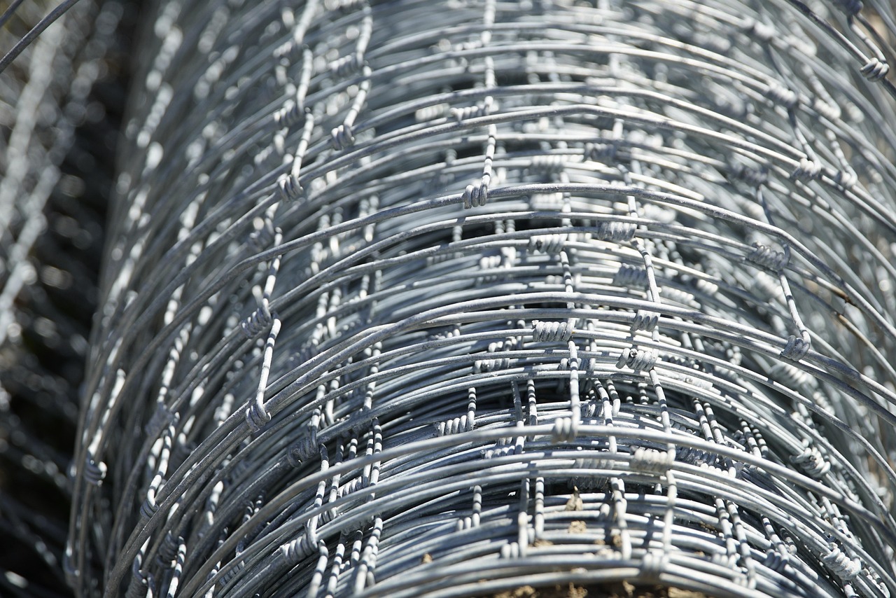 Zabezpiecz swój teren raz, a dobrze – sprawdź siatki ogrodzeniowe prosto od producenta