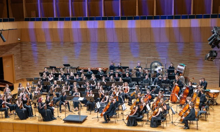 Koncert Młodej Filharmonii Międzyszkolnej w Lusławicach – święto młodych talentów