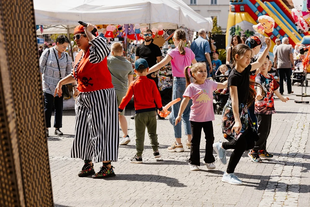 Mikołów jak piracka wyspa! Za nami pełen energii „Nasz Dzień” na rynku [FOTO]