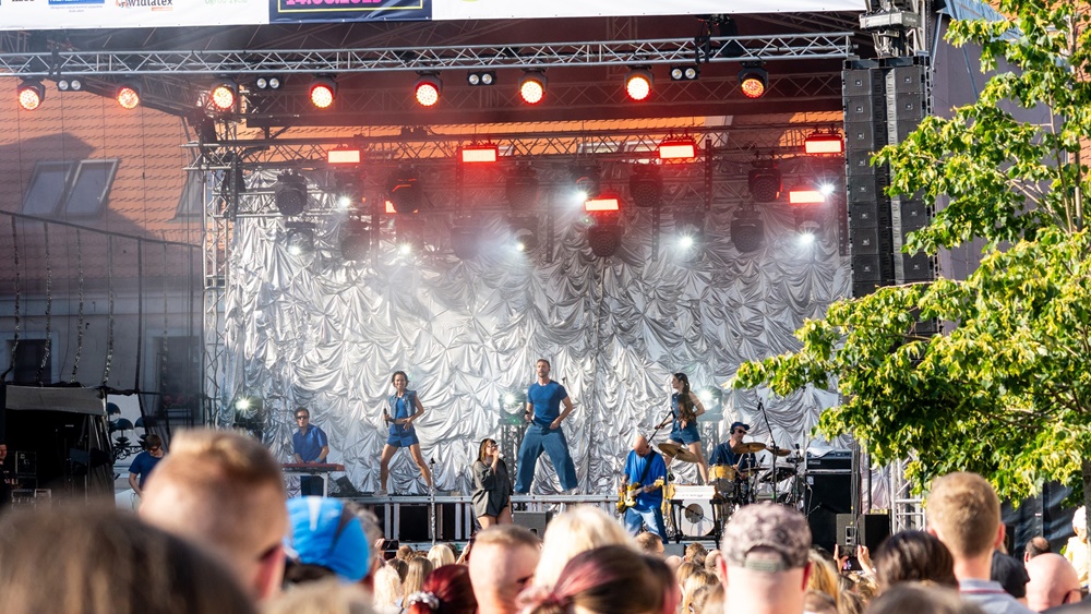 Muzyczne emocje w sercu Mikołowa! Ewa Farna, Zespół Łzy i KOMODO porwali publiczność