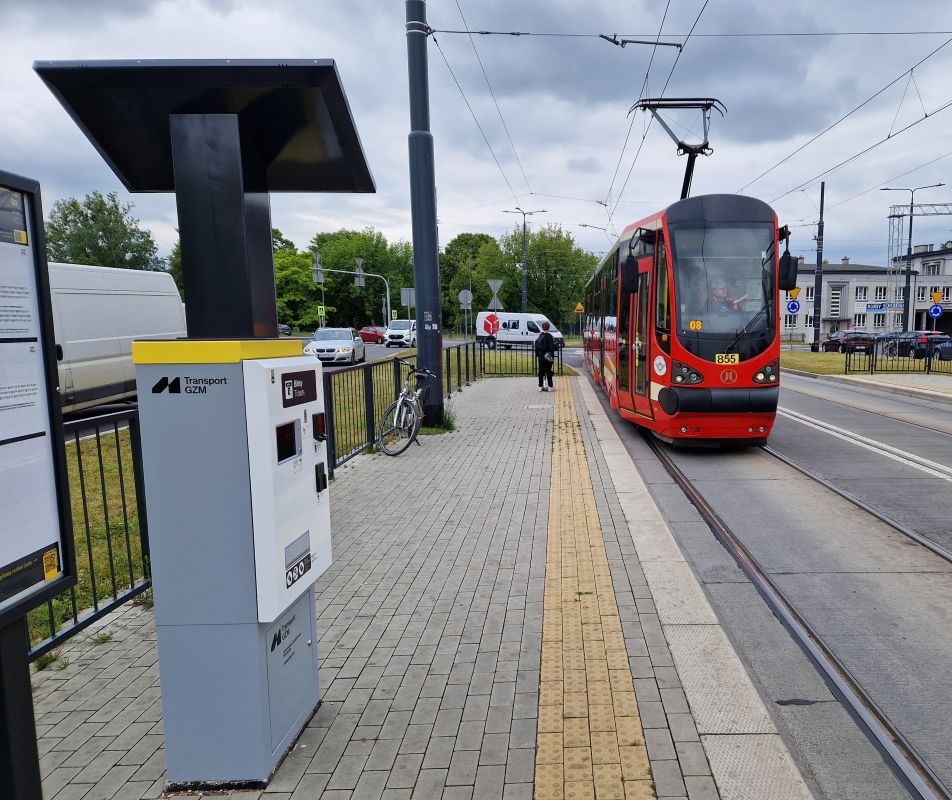 Pierwsze solarne biletomaty w GZM – nowoczesność, ekologia i wygoda!