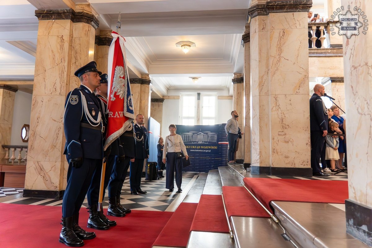 Ślubowanie nowych policjantów w Katowicach. 39 kandydatów do służby! 13