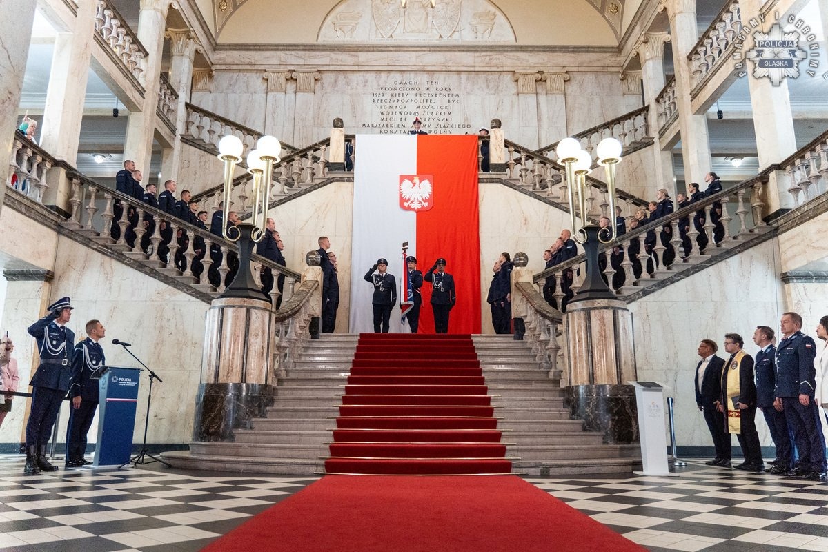 Ślubowanie nowych policjantów w Katowicach. 39 kandydatów do służby! 16