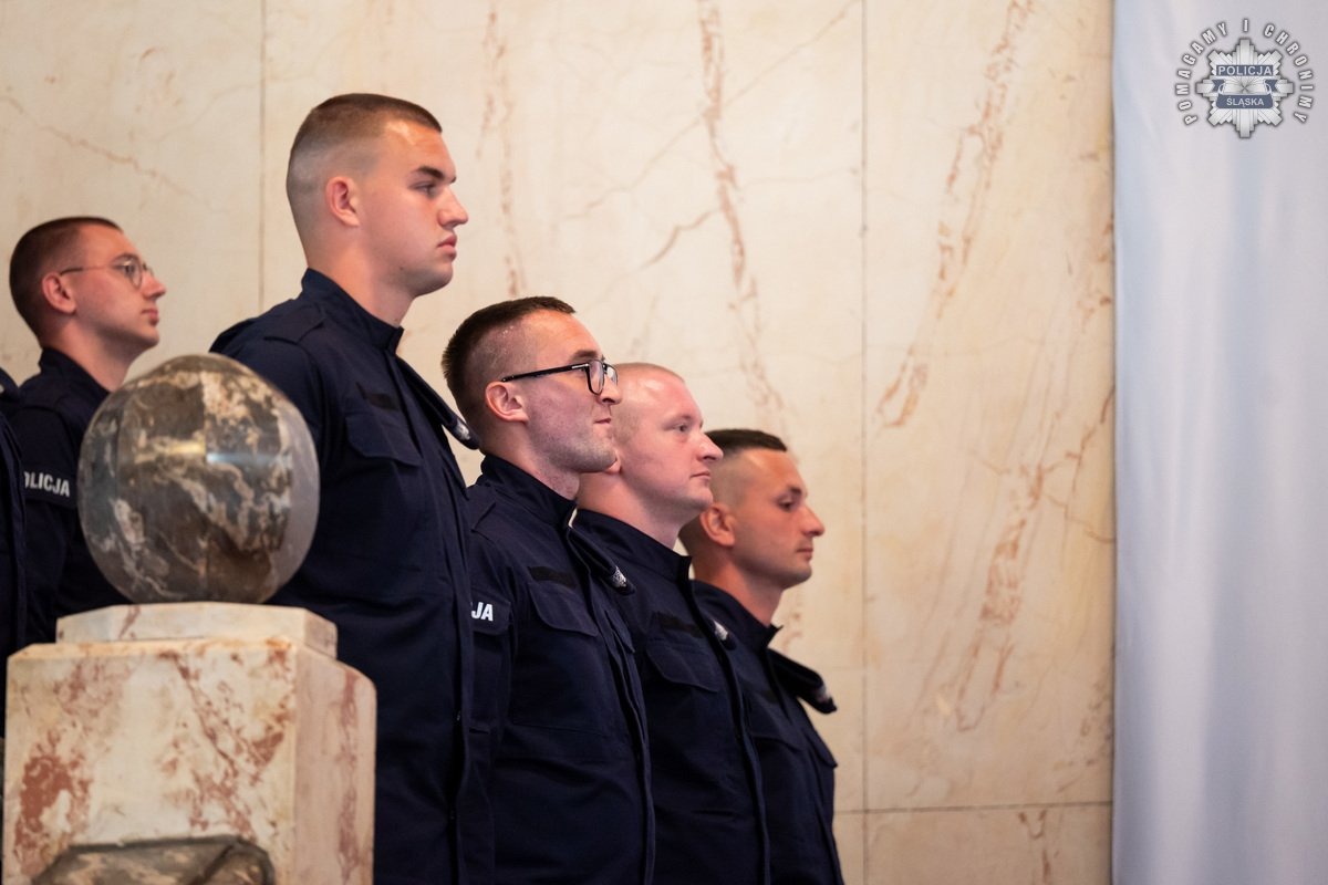 Ślubowanie nowych policjantów w Katowicach. 39 kandydatów do służby! 18