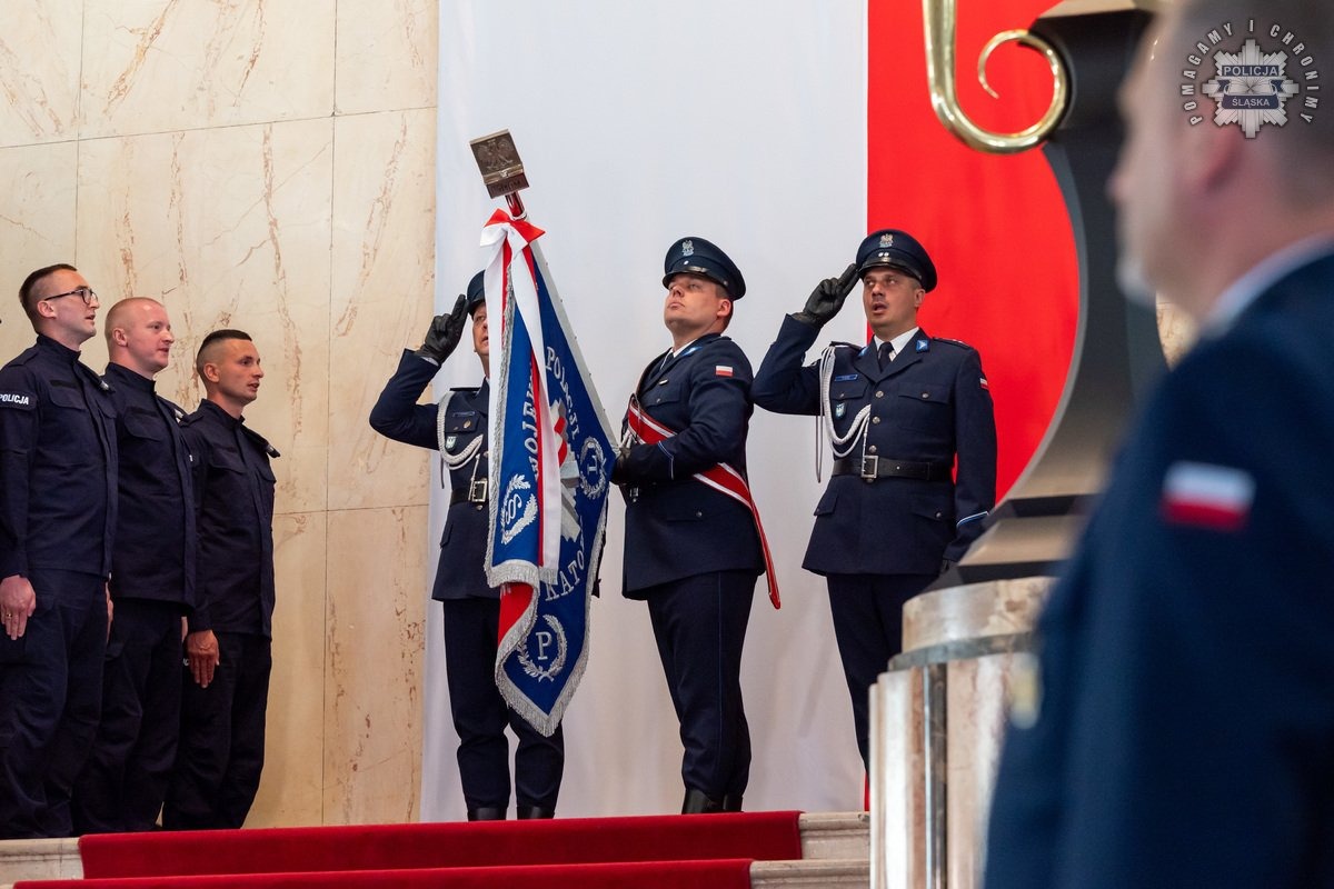 Ślubowanie nowych policjantów w Katowicach. 39 kandydatów do służby! 24