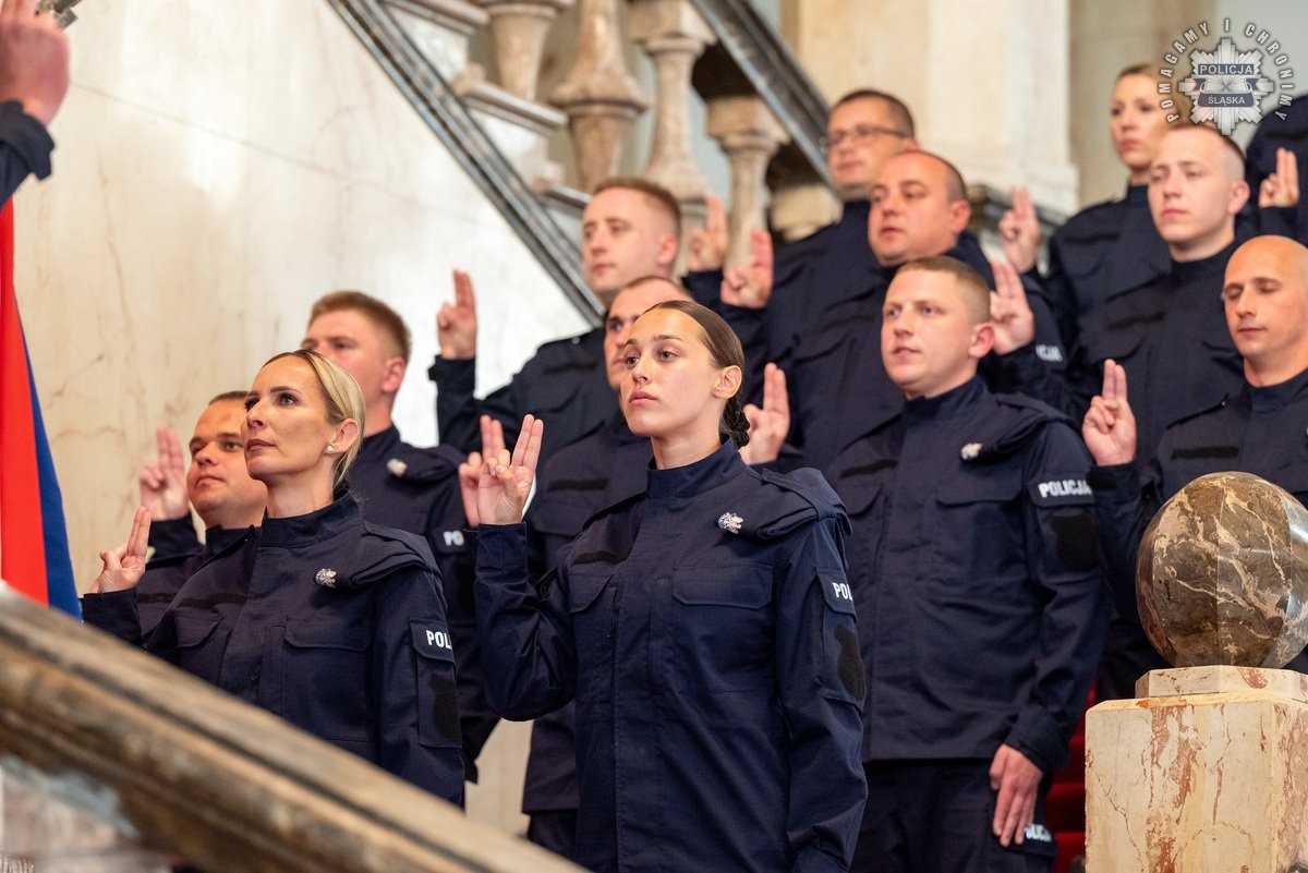 Ślubowanie nowych policjantów w Katowicach. 39 kandydatów do służby! 25