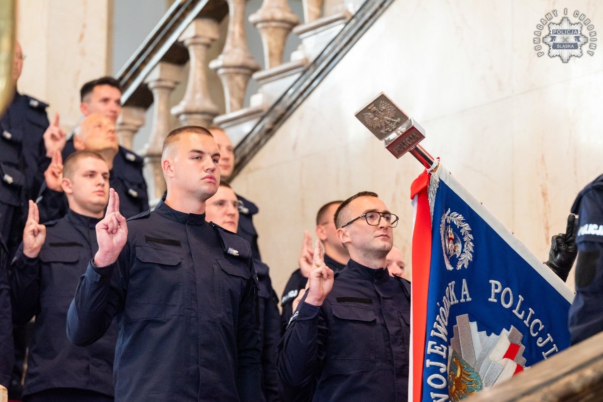 Ślubowanie nowych policjantów w Katowicach. 39 kandydatów do służby! 27