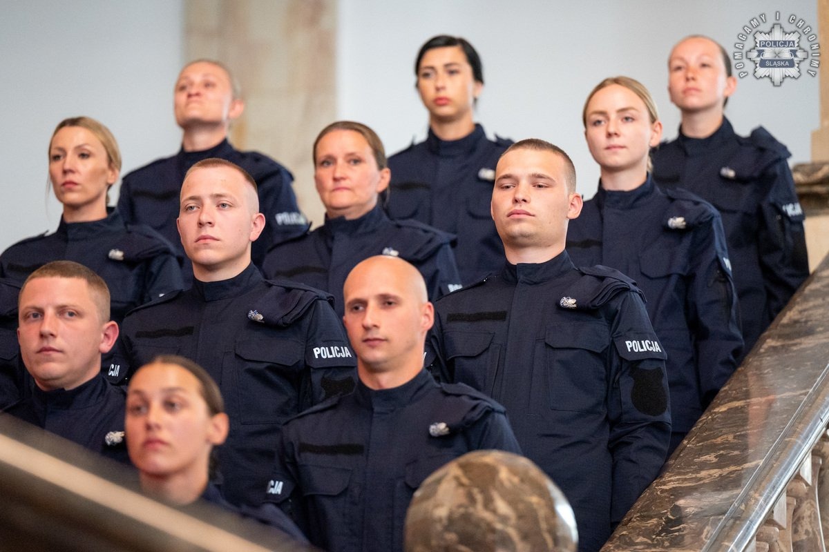 Ślubowanie nowych policjantów w Katowicach. 39 kandydatów do służby! 41