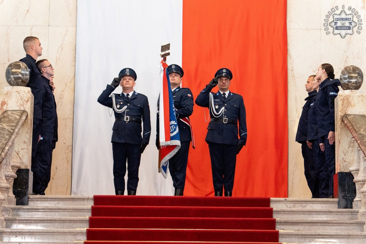 Ślubowanie nowych policjantów w Katowicach. 39 kandydatów do służby! 42