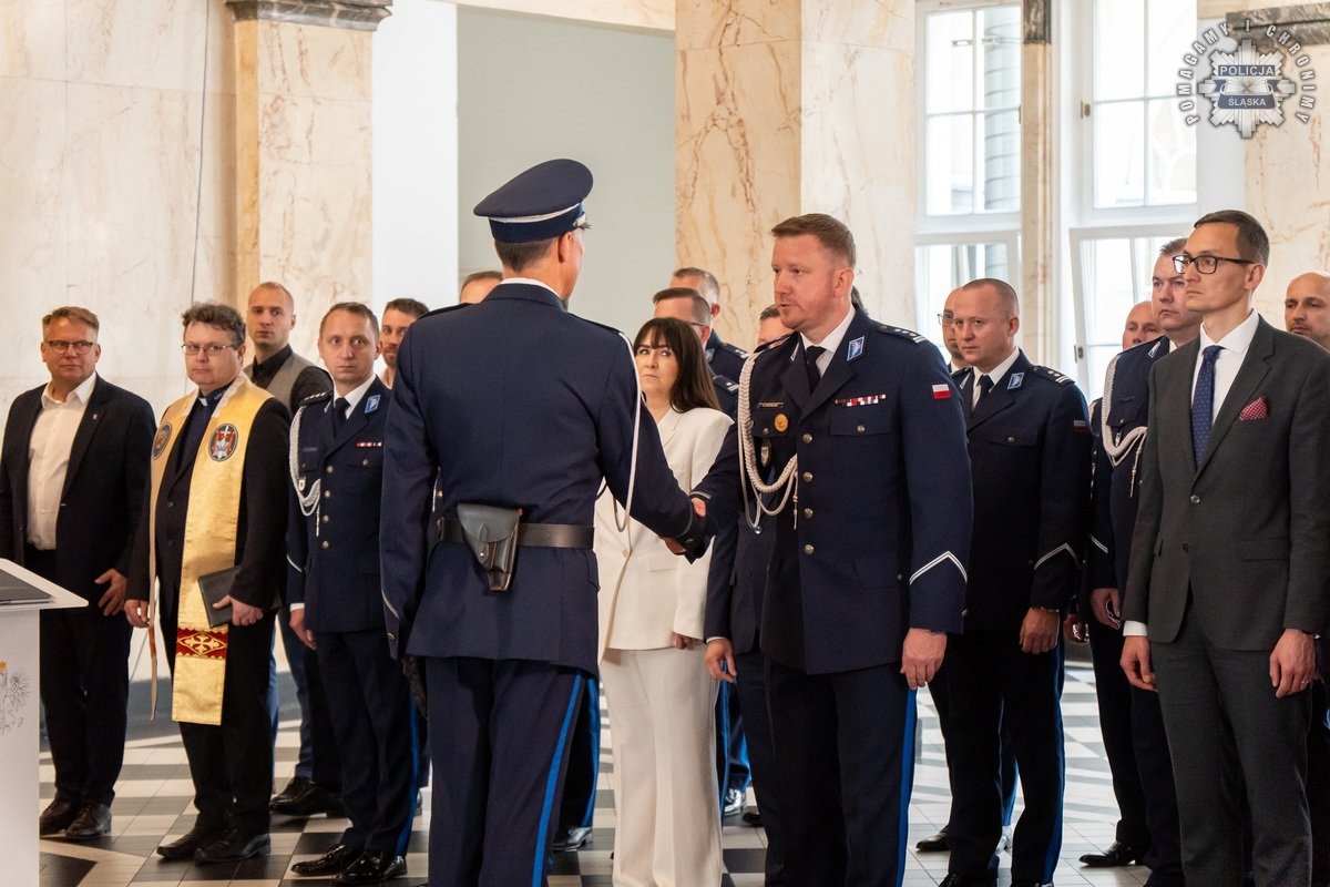 Ślubowanie nowych policjantów w Katowicach. 39 kandydatów do służby! 44
