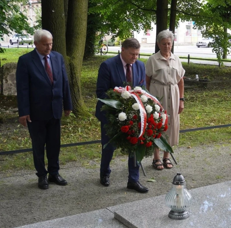 Żory pamiętają Powstańców Śląskich – hołd na starym cmentarzu 4